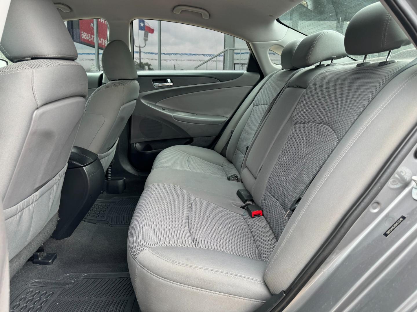 2013 GRAY /Gray HYUNDAI SONATA GLS 4dr Sedan (5NPEB4AC4DH) with an 2.4L I4 engine, Automatic 6-Speed transmission, located at 5900 E. Lancaster Ave., Fort Worth, TX, 76112, (817) 457-5456, 0.000000, 0.000000 - This is a 2013 Hyundai Sonata GLS 4dr Sedan that is in excellent condition. There are no dents or scratches. The interior is clean with no rips or tears or stains. All power windows, door locks and seats. Ice cold AC for those hot Texas summer days. It is equipped with a CD player, AM/FM radio, AUX - Photo#11